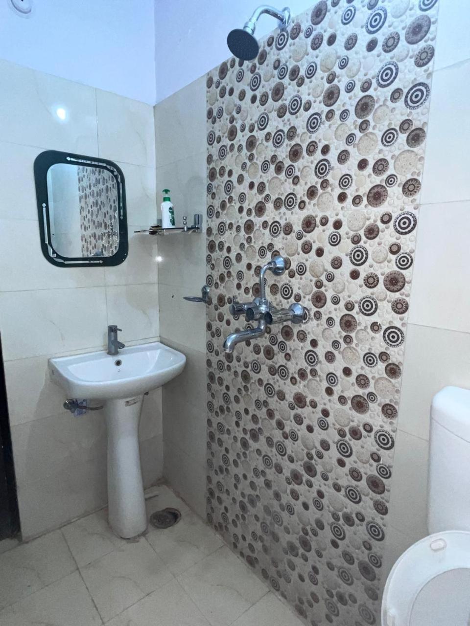 ורנאסי Kashi Anadam Bnb מראה חיצוני תמונה